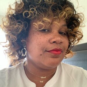 Meet your Posher, Ashley